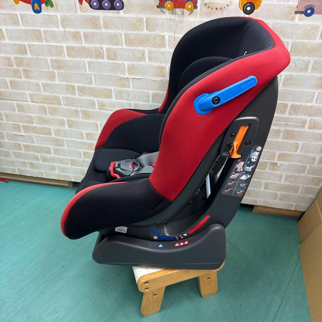 Combi 車用チャイルドシート 黒/赤　ウィゴー　新生児から