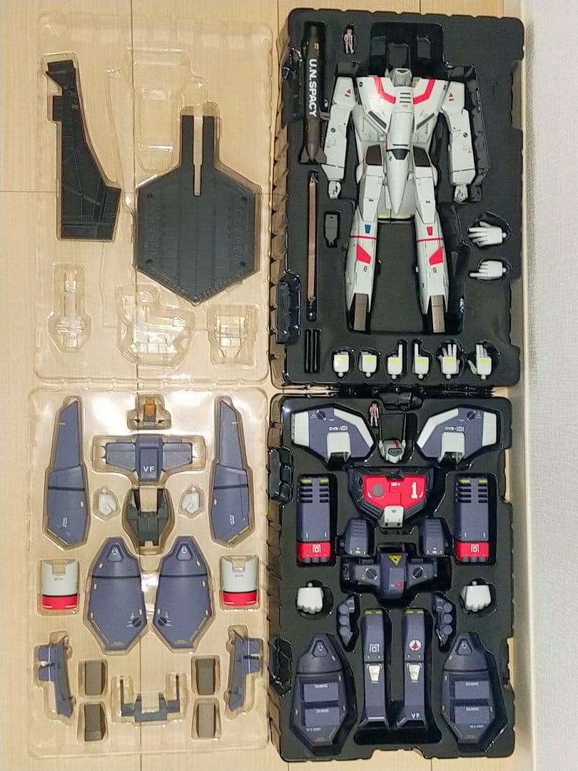 DX超合金 アーマードバルキリー&スーパーパーツ