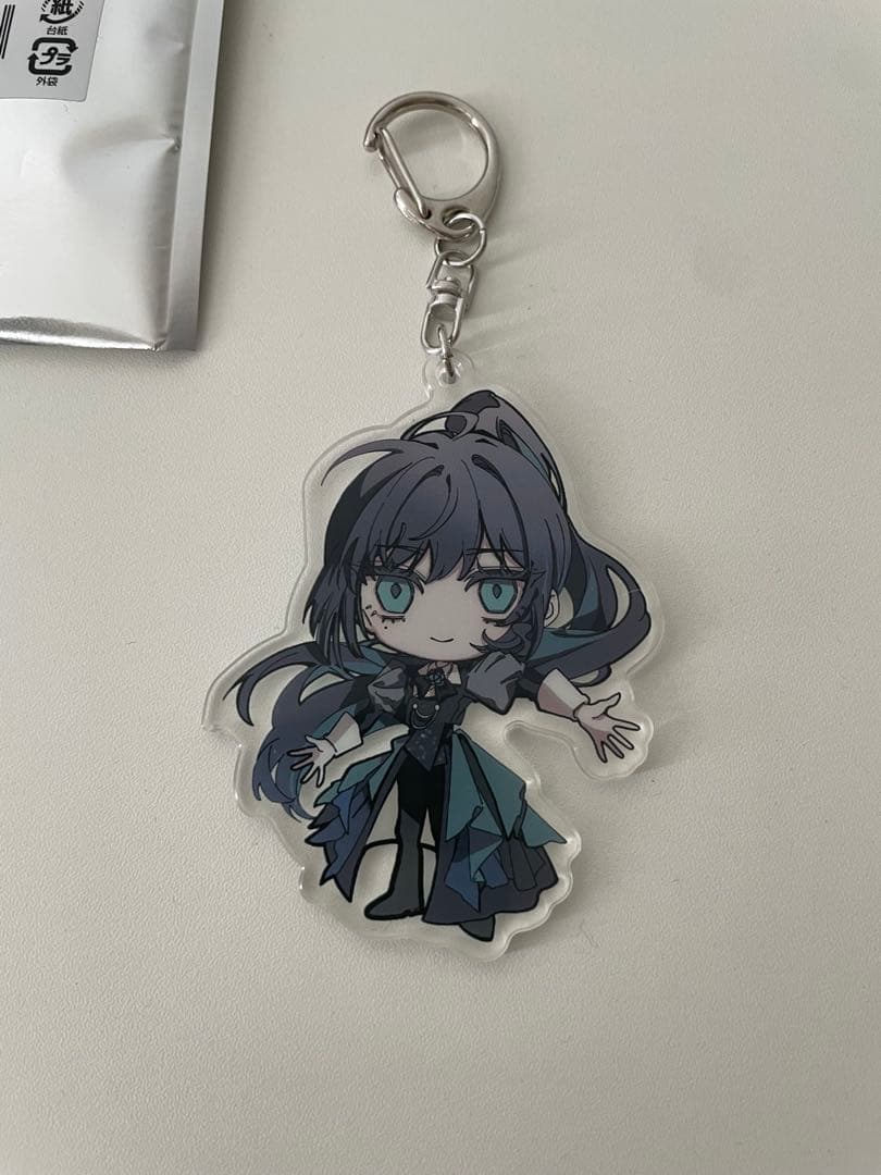Ado 活発婉麗！ アクリルキーホルダー よだか - メルカリ