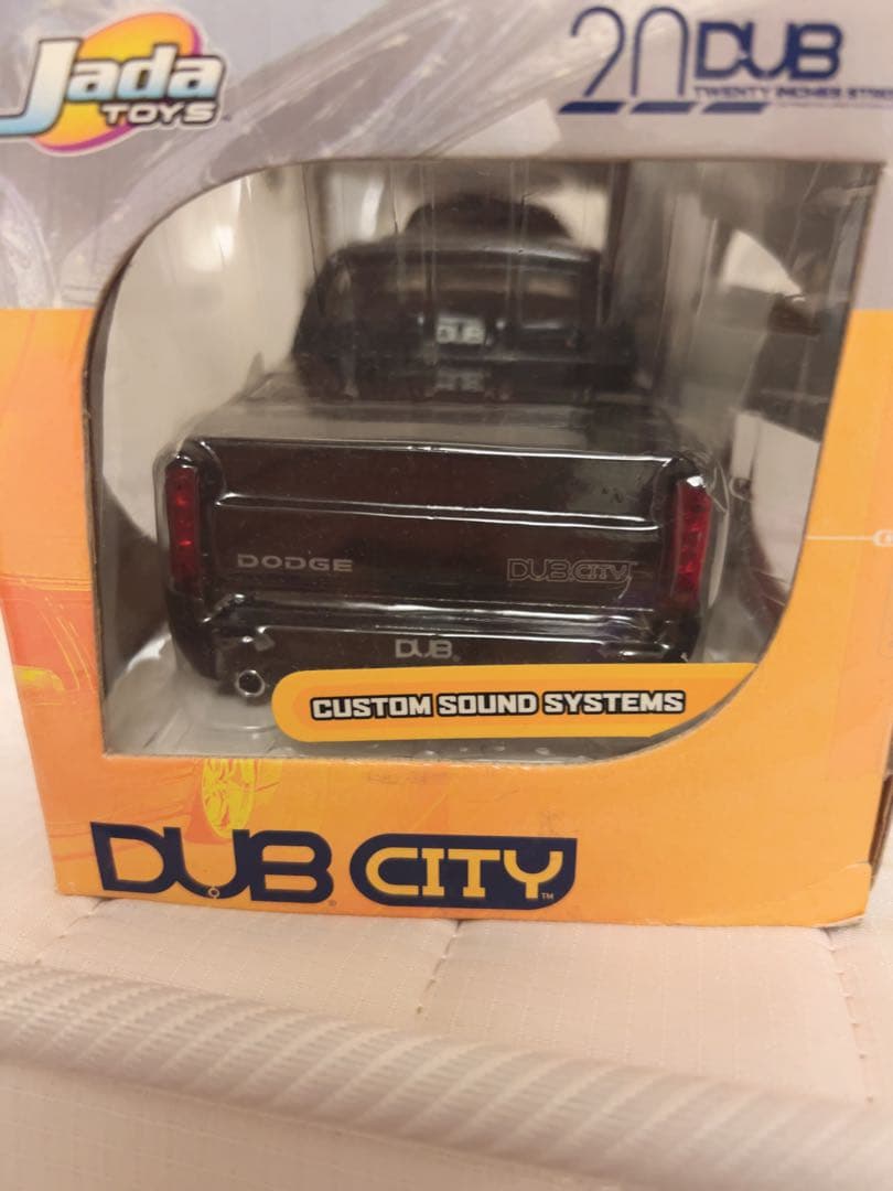 ミニカー DUB CITY 2003 Dodge Ram 1:24