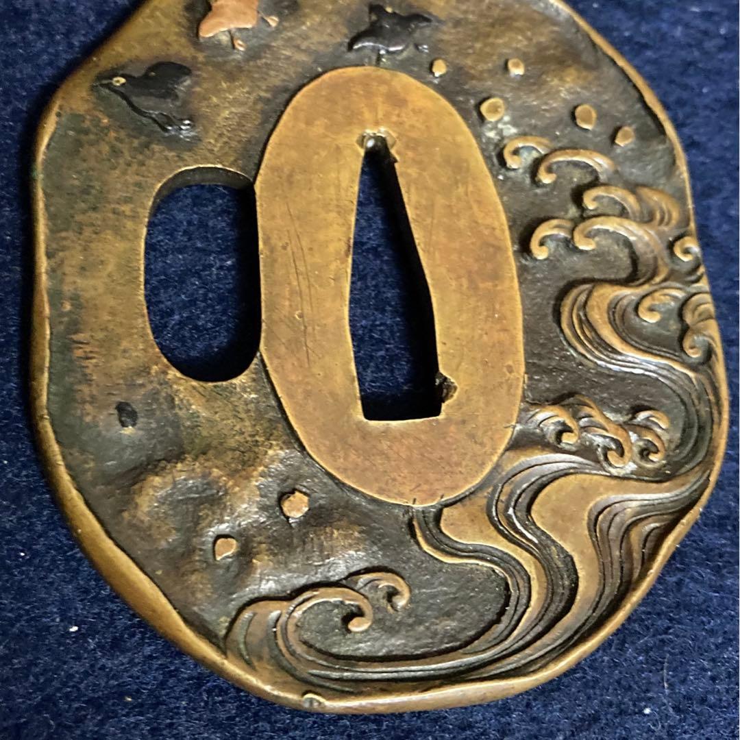 刀剣　刀装具　銘　加納夏雄刻　鍔　波千鳥