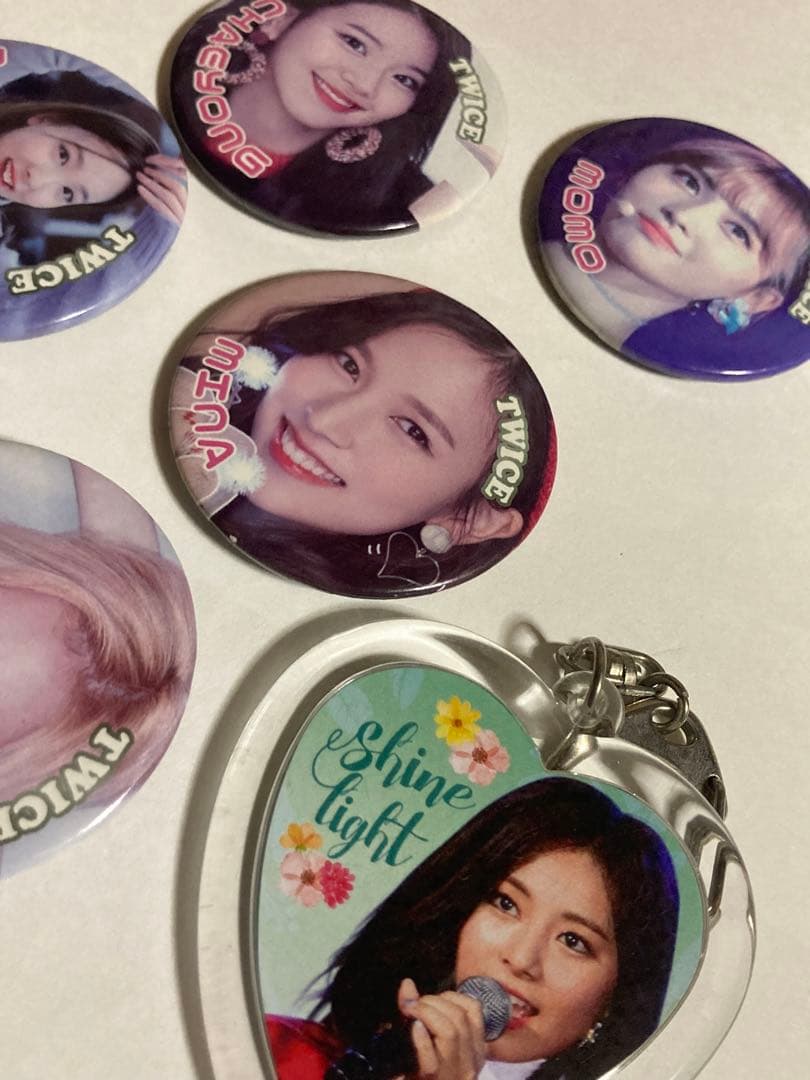 TWICE 缶バッチ　キーホルダー　韓国購入　ハングル文字表記
