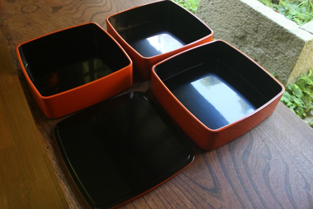 デッドストック！極上内黒朱漆の美しい胴張三段重（検輪島塗山中塗お重重箱