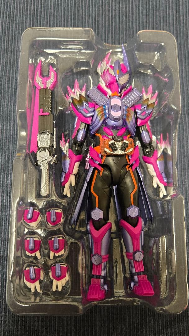 SHFiguarts 仮面ライダーヴァルバラド
