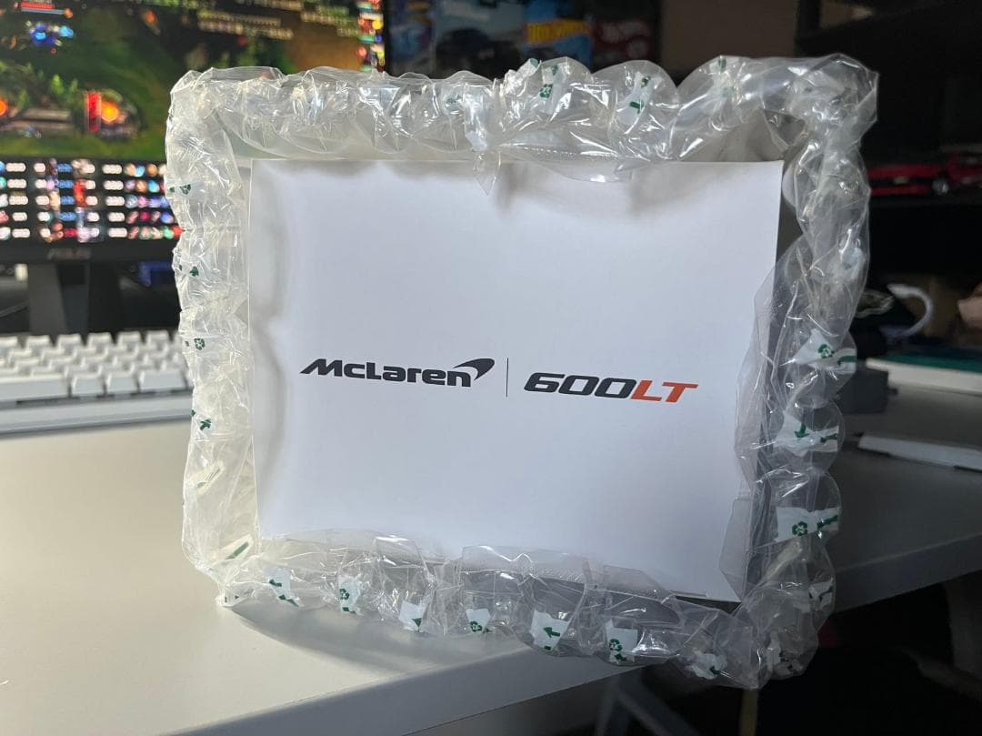 LCDモデル1/18　マクラーレン600LT・ムラサキ