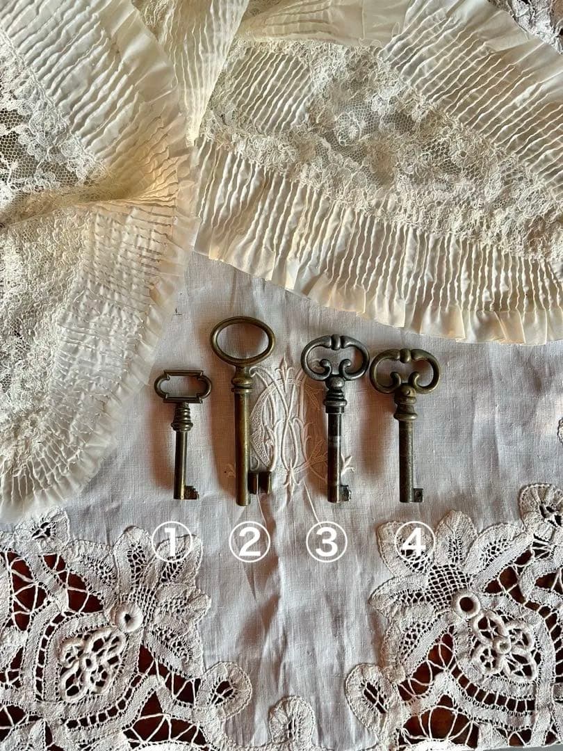 ◇フランスアンティーク｜古い鍵デザインキーセットブロンズシルバー
