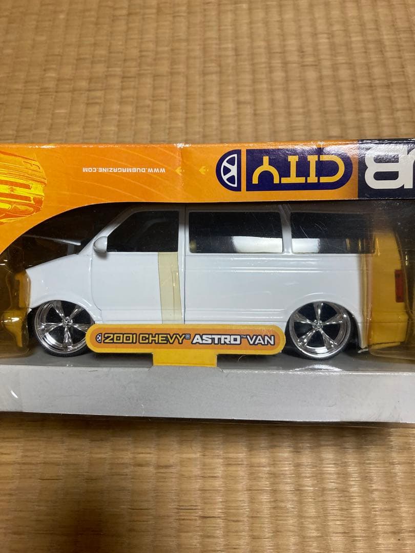 DUB CITY 2001 CHEVY ASTRO VAN 1/24