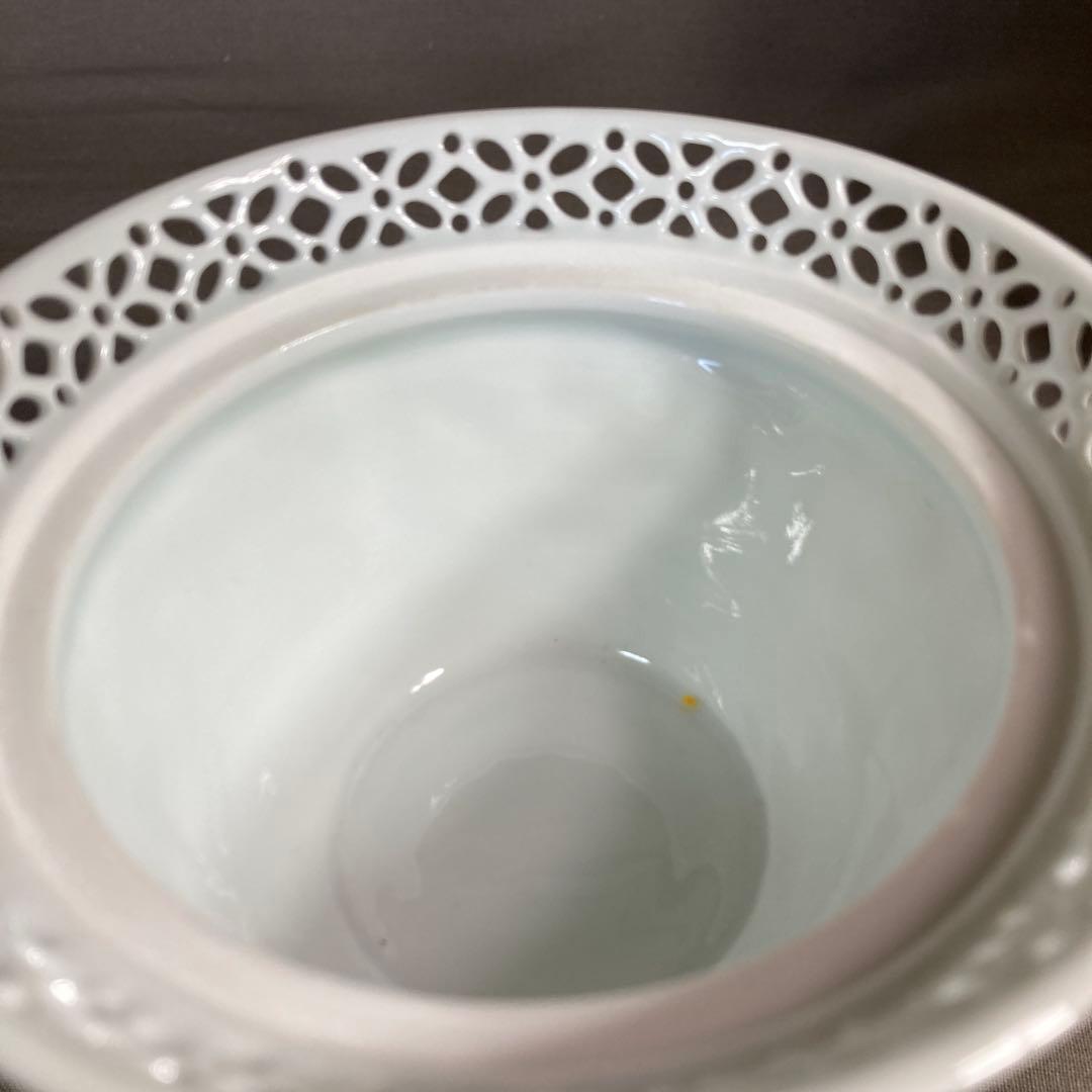 樋渡陶六】白磁彫の伝統 日本工芸会 肥蝶山 樋渡陶六作 青白磁草花彫