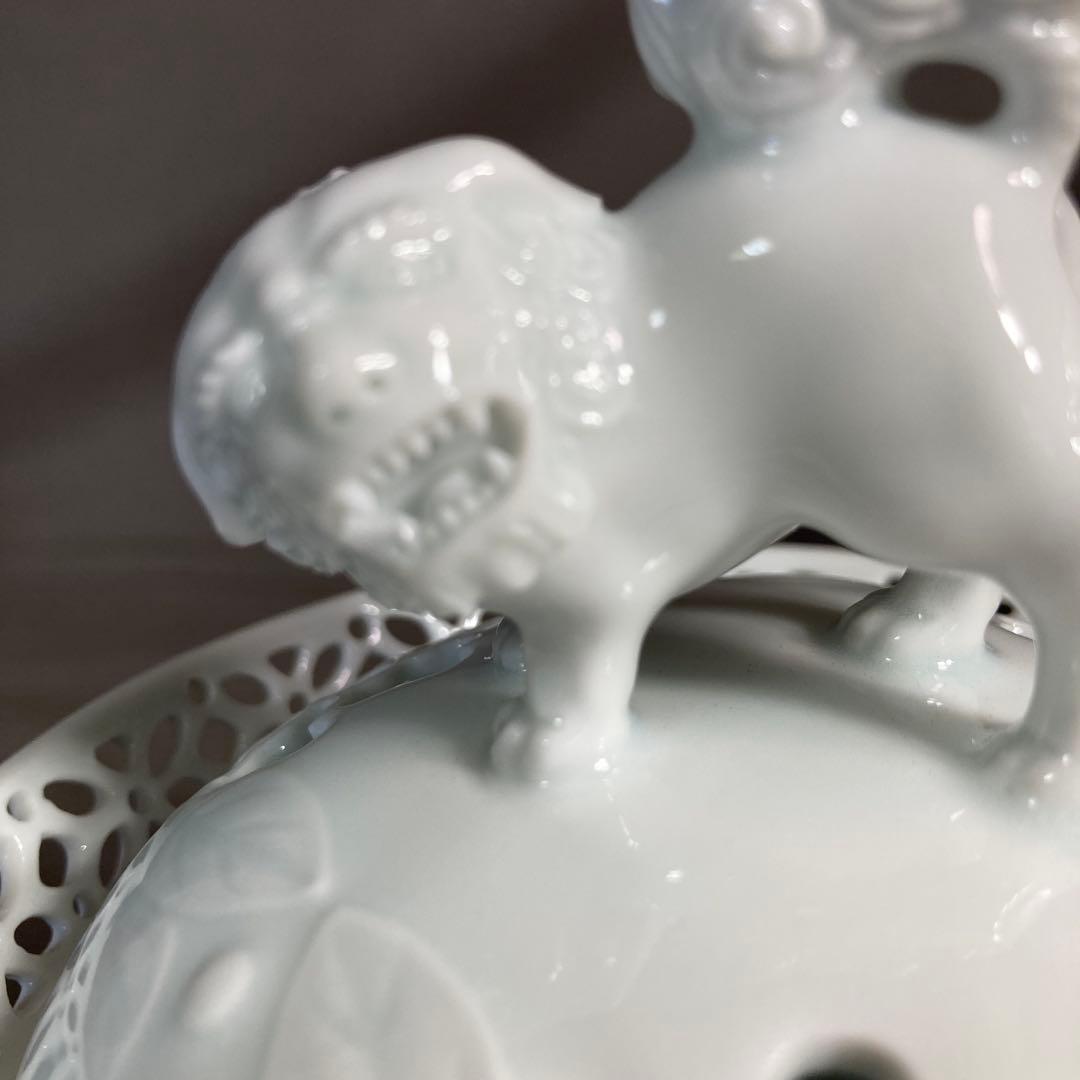 樋渡陶六】白磁彫の伝統 日本工芸会 肥蝶山 樋渡陶六作 青白磁草花彫