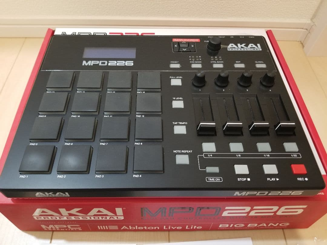 DJ機材 AKAI MIDI PAD CONTROLLER MPD226 Akai Professional MPD226 16-Pad MIDI Controller | Sweetwater
