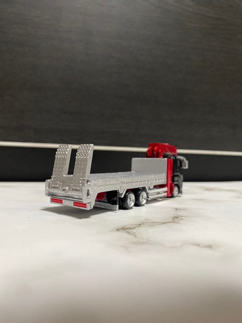 トミカ　　ギガ　ユニック車