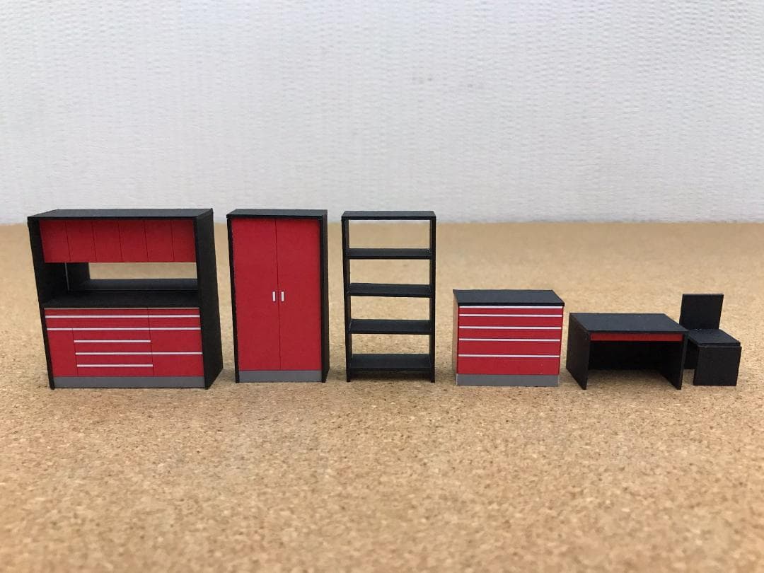 ミニカー専用ジオラマ：1/43 鉄骨造タイプガレージ／アクセサリー6点付属！