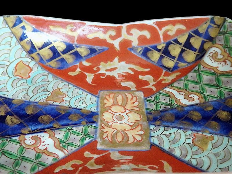 古伊万里 金襴手 波千鳥に幾何学紋の図 熨斗型変形皿