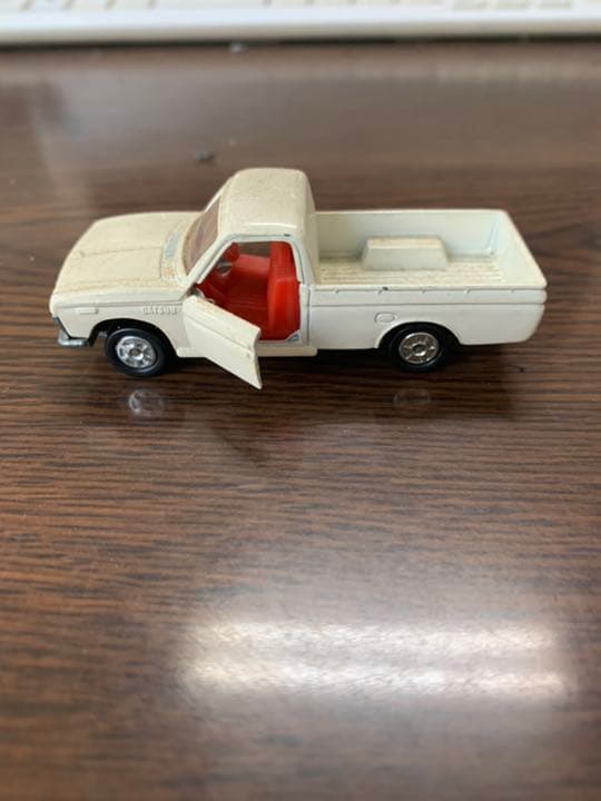 tomica DATSUN１３００truck