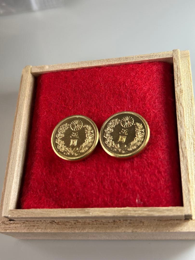 K*n様 大日本5円　明治30年１枚　明治36年１枚の計2枚 木箱入の金貨