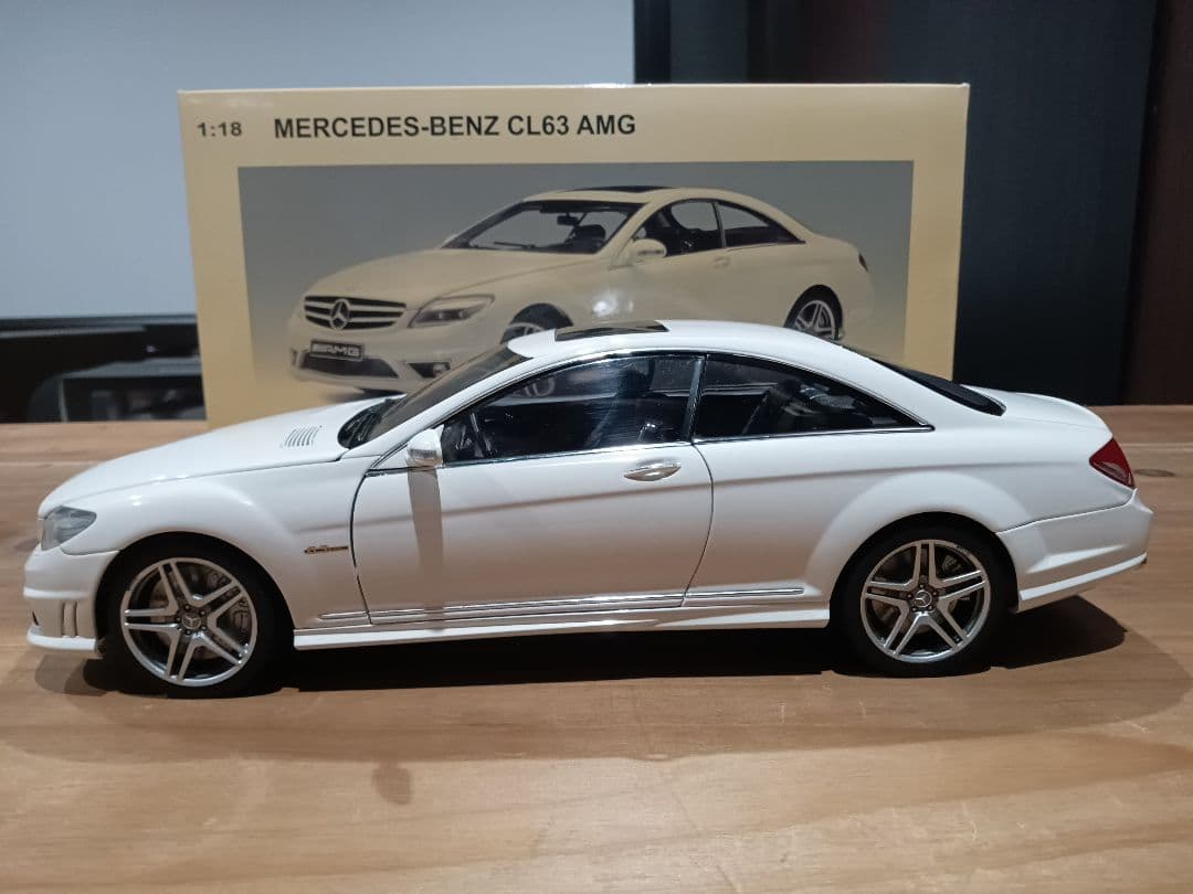 ゆうたん　1/18　メルセデスベンツ　CL63 AMGミニカー　ホワイト