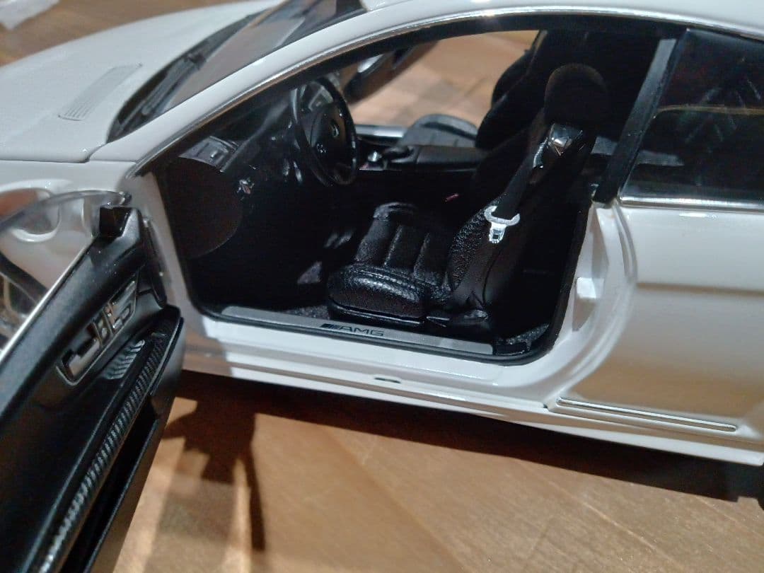 ゆうたん　1/18　メルセデスベンツ　CL63 AMGミニカー　ホワイト
