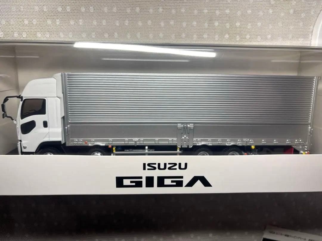 【未開封】ISUZU GIGA 1/43 ミニカー　トラック　ケース付き