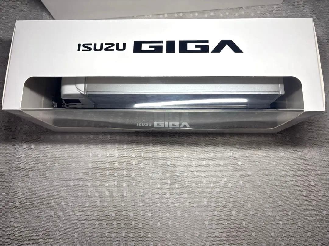 【未開封】ISUZU GIGA 1/43 ミニカー　トラック　ケース付き