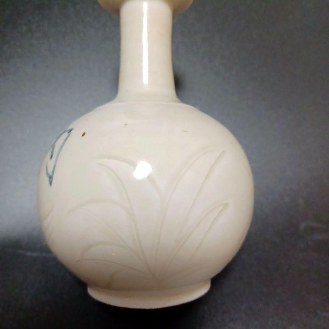 定窯白磁花鳥文瓶　内府銘