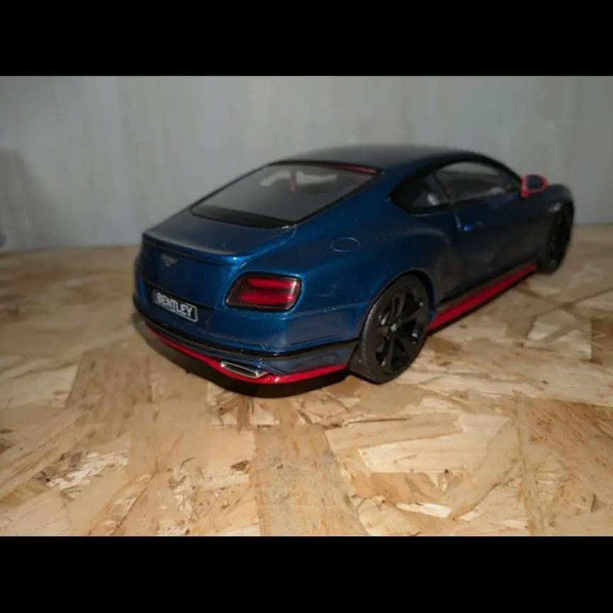 ベントレー ブラックエディション コンチネンタル GT 1/18