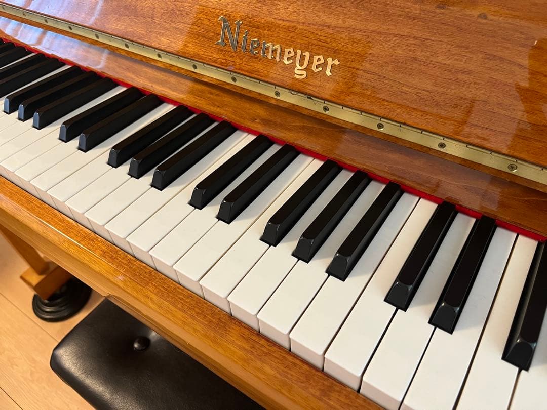 Niemeyer アップライトピアノ(カバー・椅子付き) - メルカリ