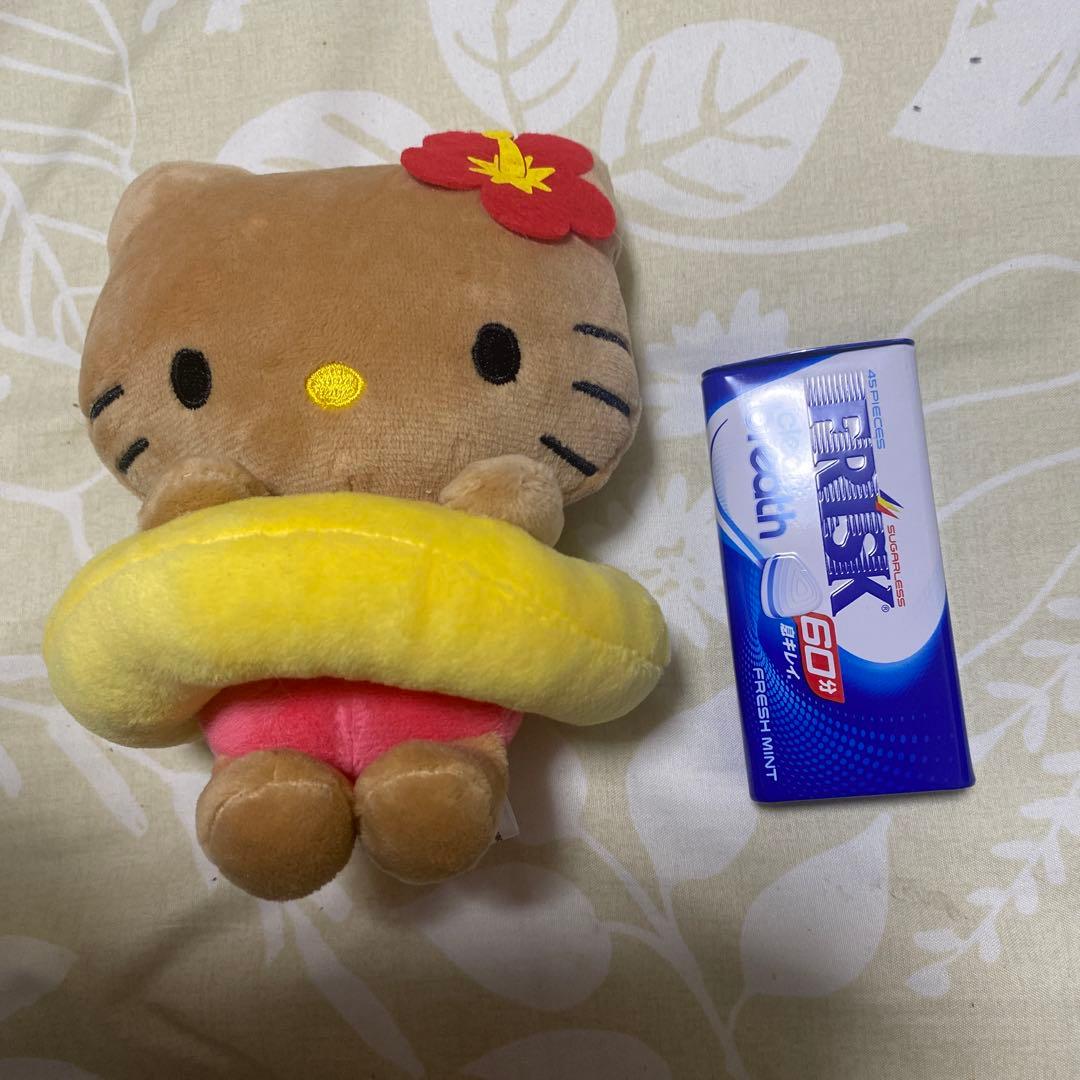 アベイル ハローキティ 50周年 マスコットチャーム 日焼けキティ 水着