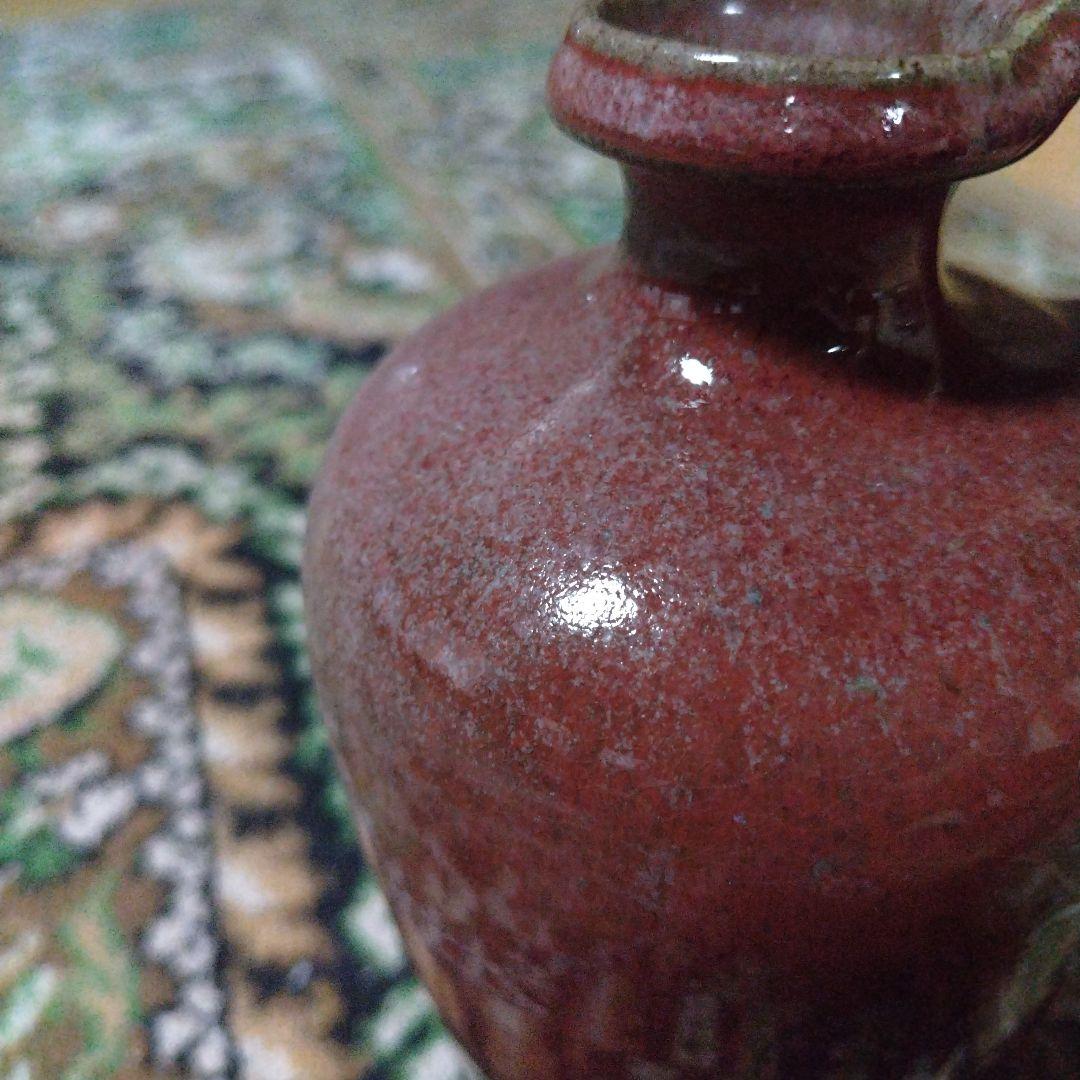 赤土色のハンドル付き陶器瓶 花瓶