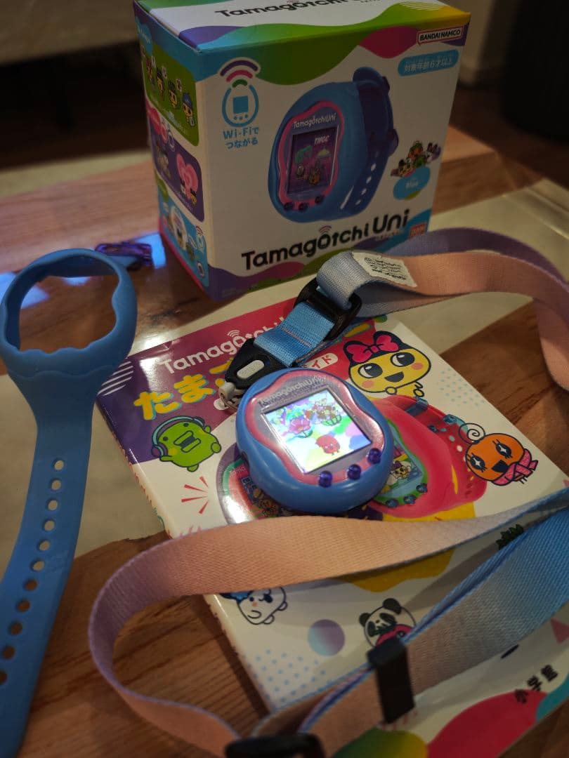 Tamagotchi Uni 本体ブルー+パーフェクトガイド+ストラップ