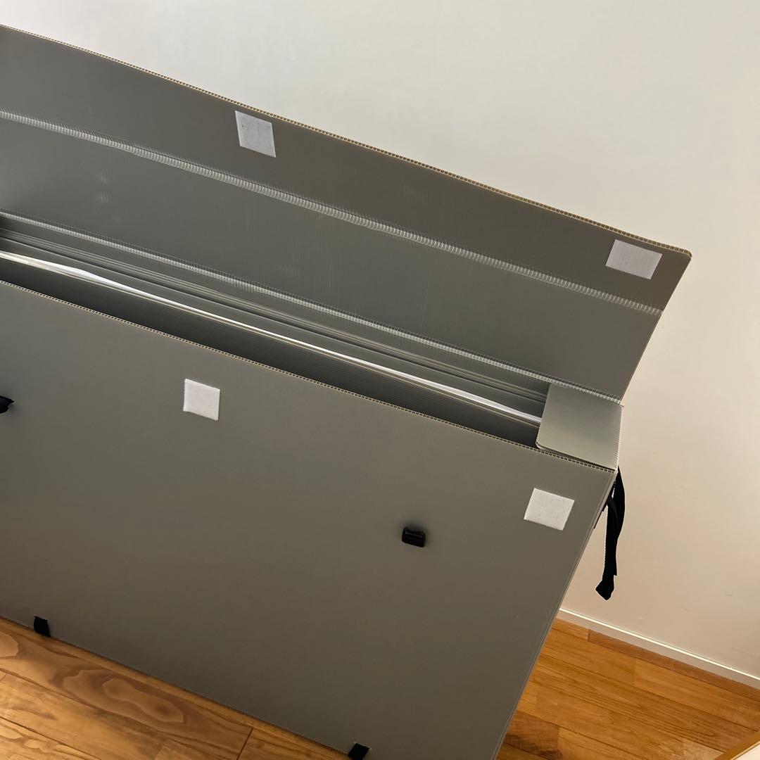 大型　グレーの折りたたみ作品収納ケース