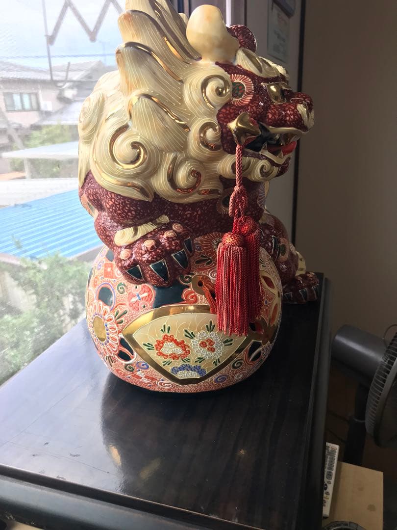 九谷焼 八幡窯 須栄義 刀咥 玉乗り獅子 高さ34cm