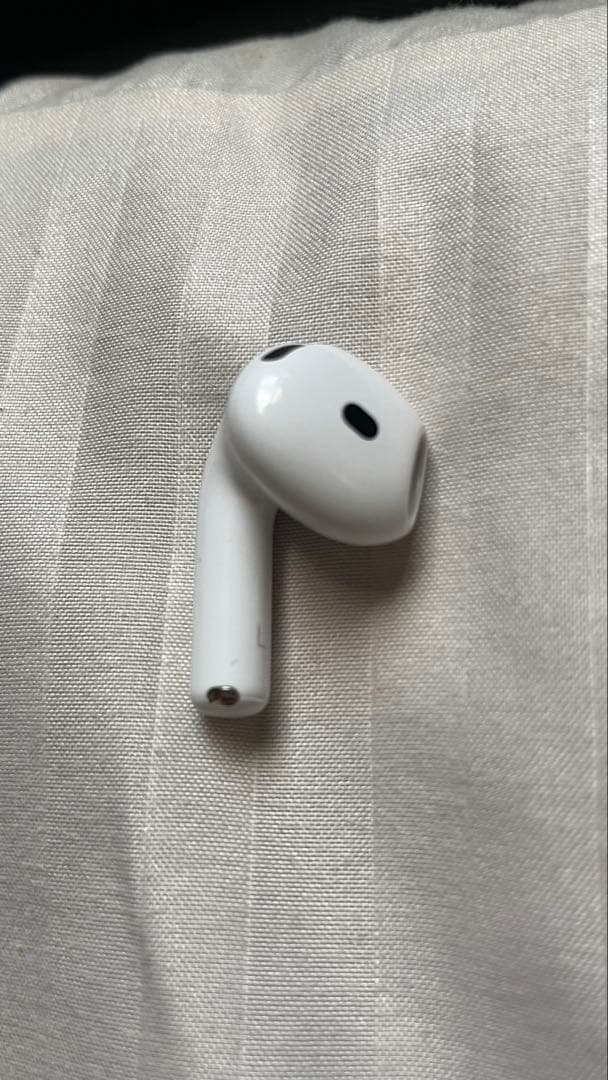 Apple AirPods 4世代 片耳 L 片方 左耳 ⑦ - メルカリ