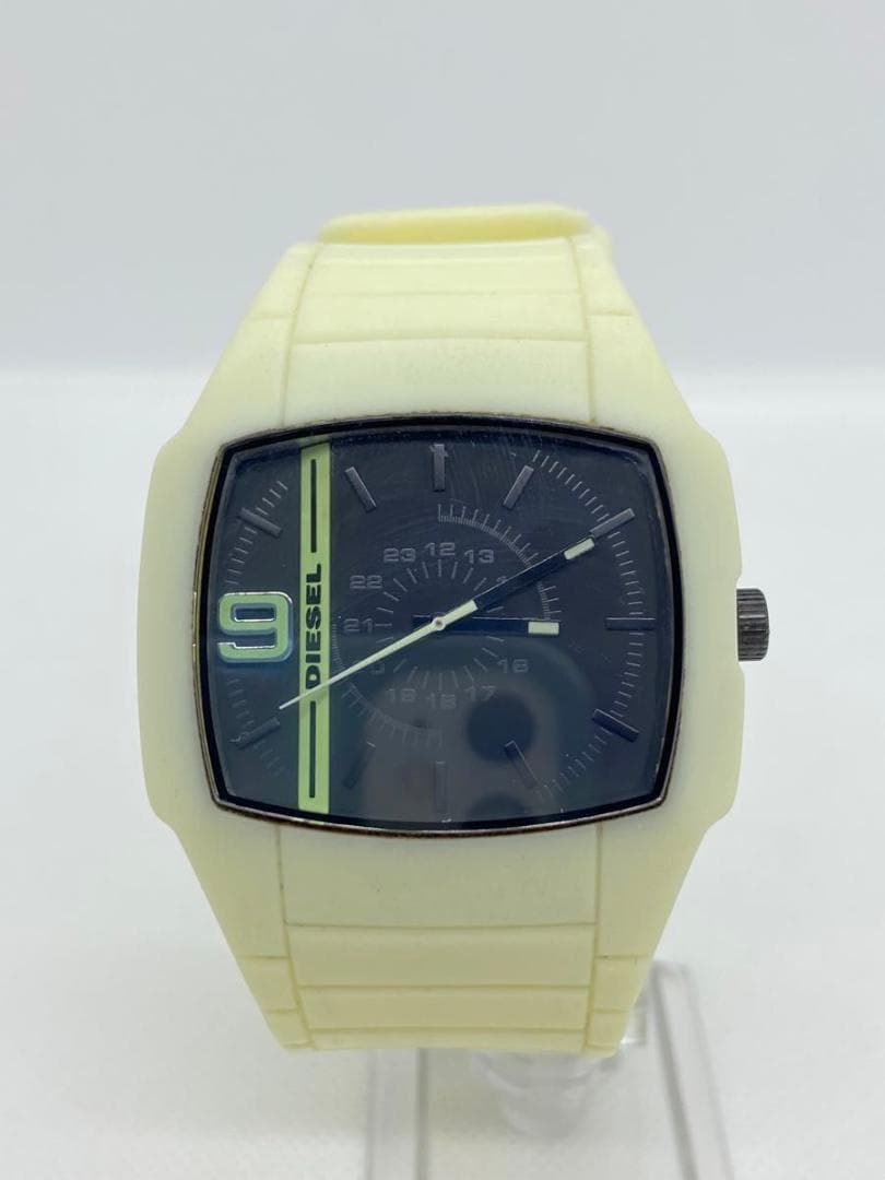 【希少　蓄光】DIESEL DZ1387 スクエア 光るラバーベルト　稼働
