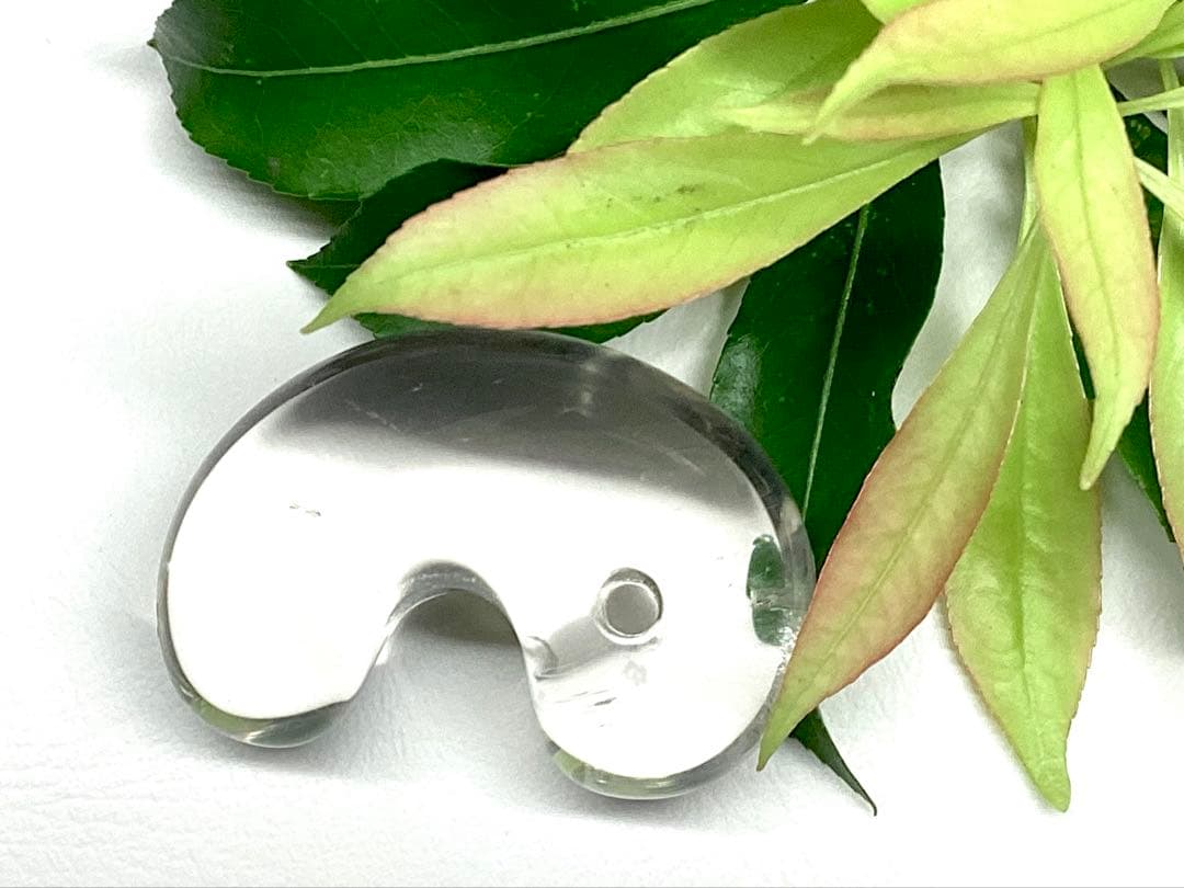 ✳貴重‼️ 国産水晶最高峰の黒平水晶大型勾玉 透明感良好