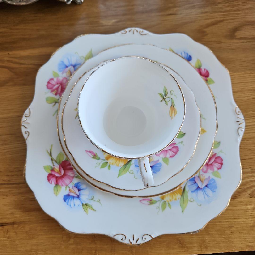 ヴィンテージティーカップトリオ ヴィンテージ DUCHESS(ダッチェス) ティーカップトリオ イギリス