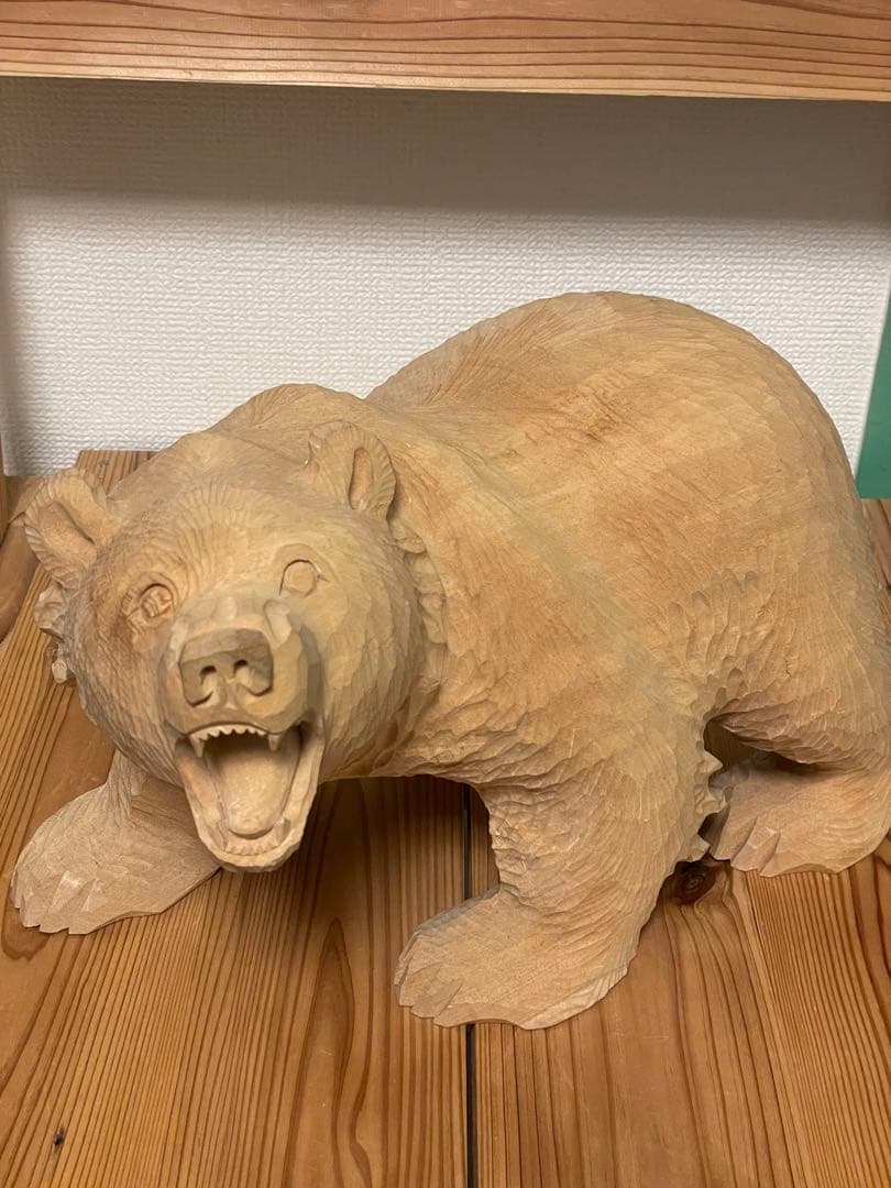 木彫りの熊 北海道伝統工芸品 長年館内で眠る北海道の工芸品”木彫り熊”が、現代アート作品として
