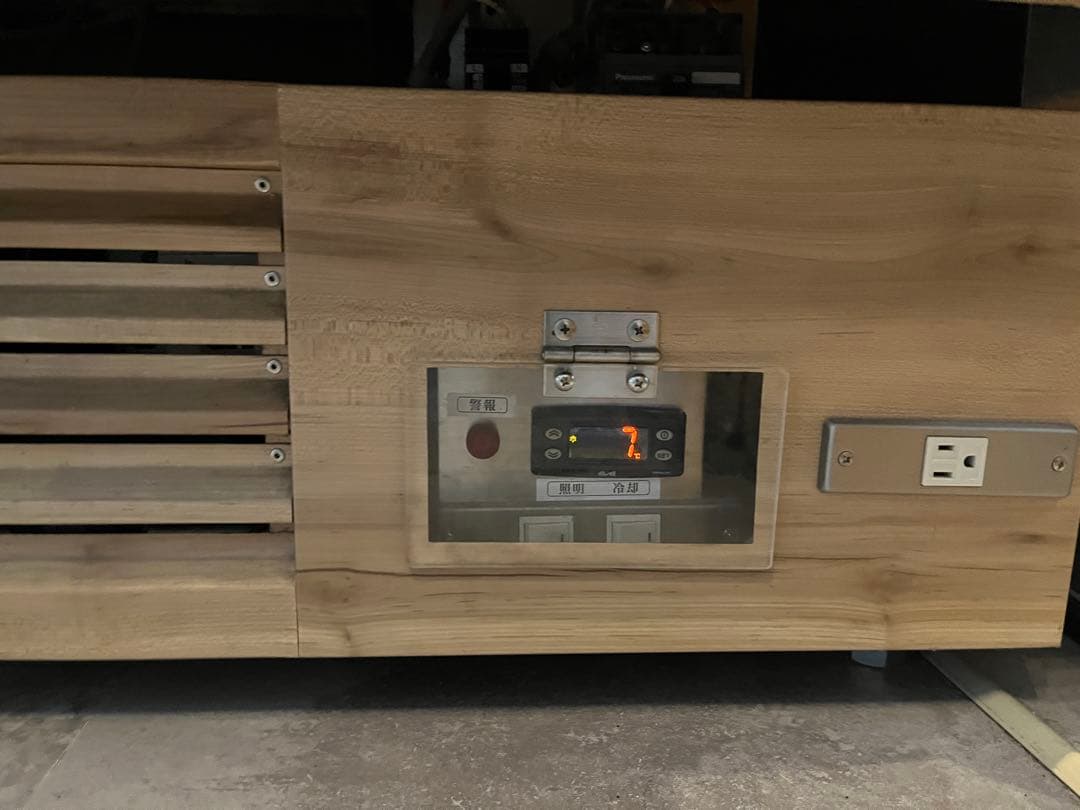 格安!!【3月まで期間限定】ガラス扉付き冷蔵ショーケース。ナチュラル