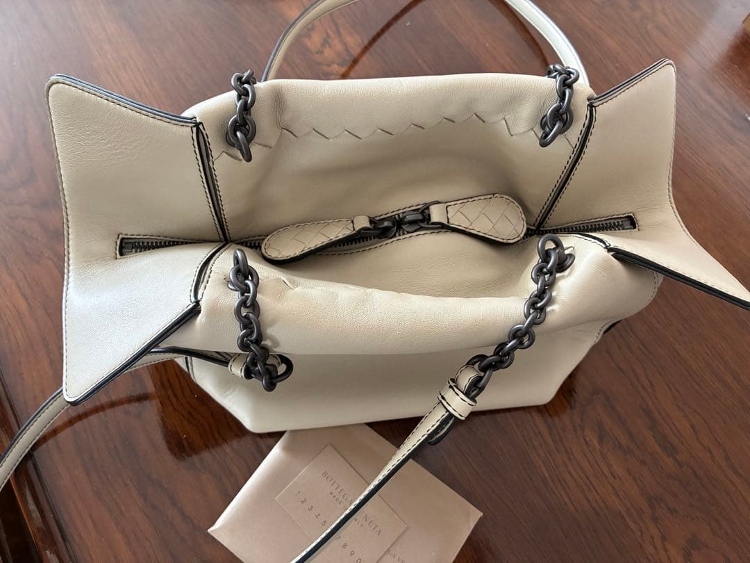 クリーム色 レザー ショルダーバッグ