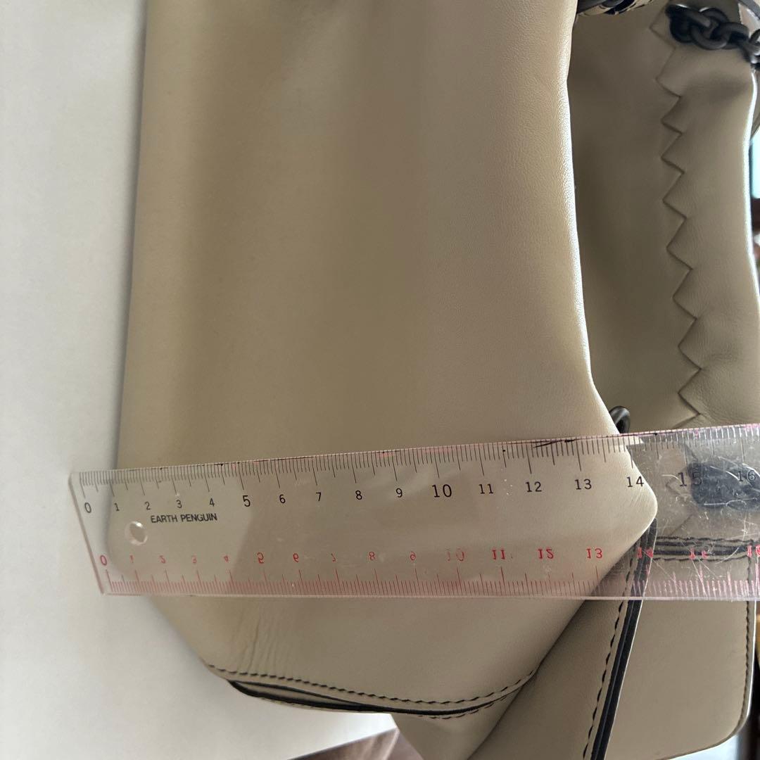 クリーム色 レザー ショルダーバッグ