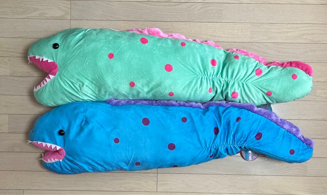 ウツボ 超超ビッグぬいぐるみ& ウツボ ジャンボぬいぐるみ - メルカリ