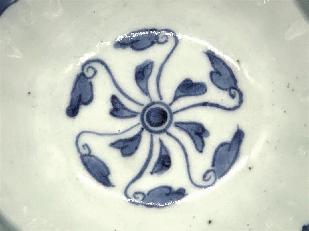 蕨手文豆彩高台鉢 】 仮託銘：成化年製 明朝末～