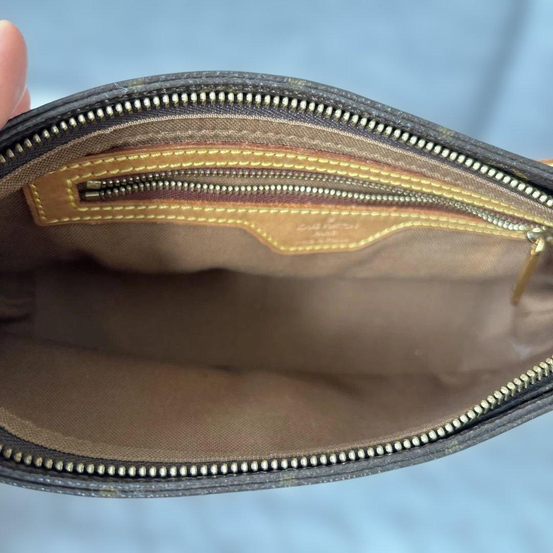 結衣ちゃんママ美品ルイ・ヴィトン モノグラム トロターショルダーバッグ