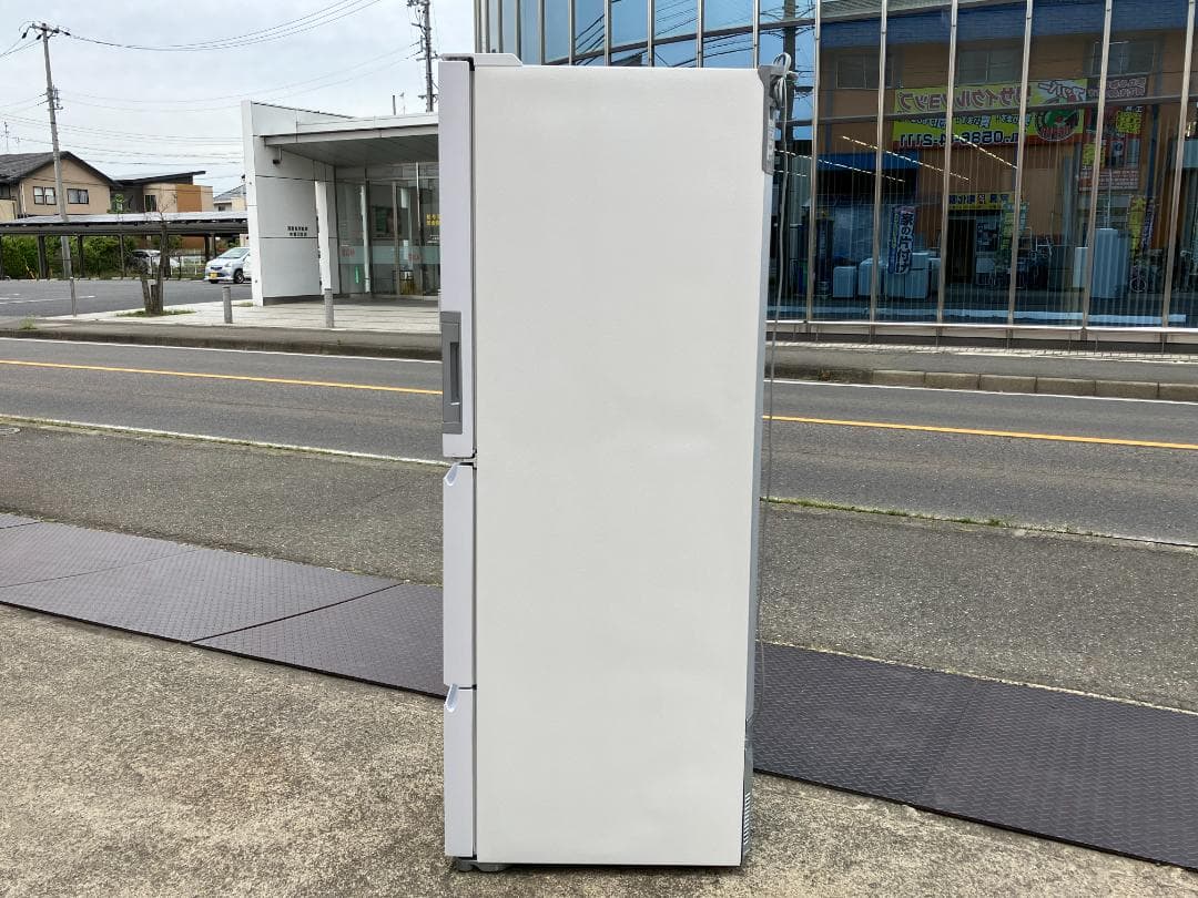 愛知岐阜/送料無料★美品★シャープ　350L冷蔵庫 SJ-GW35H-W　22年