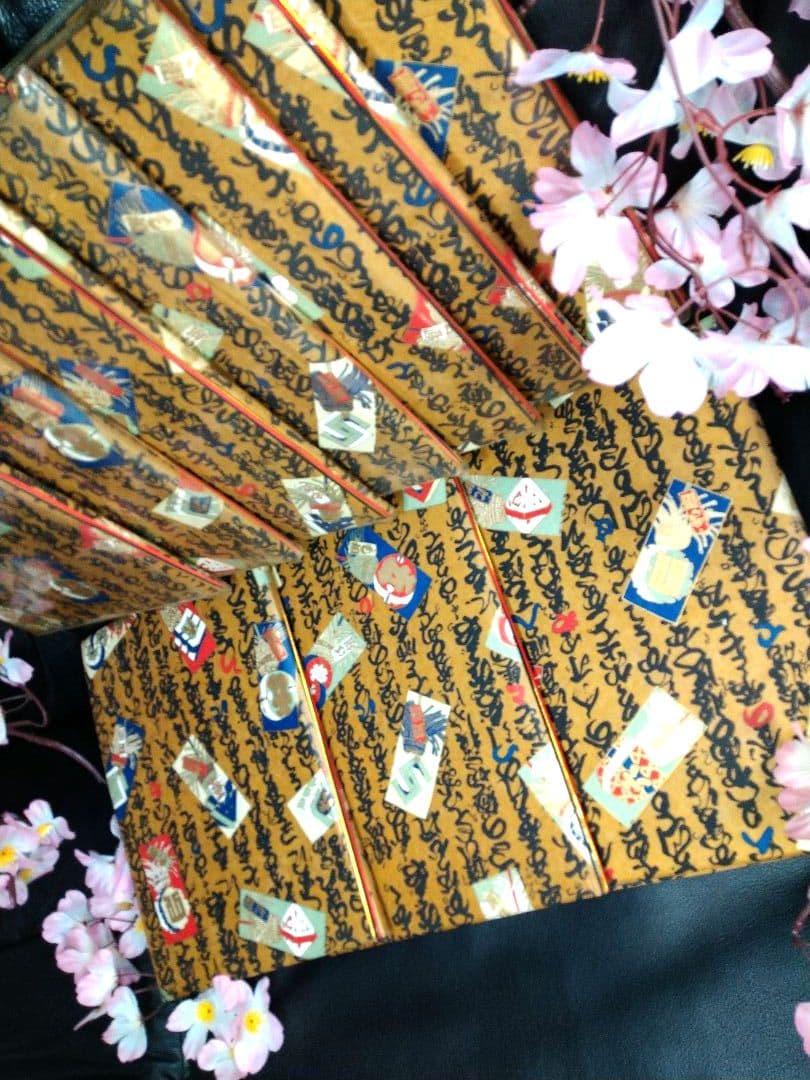 ♥春の新メーニューに【高級・金彩まとい文字柄・メニューブック】♢8冊