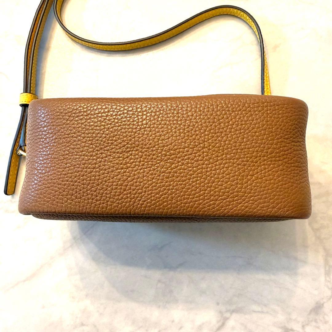 【美品】Tory Burch　トリーバーチ　ショルダーバッグ　カメラバッグ