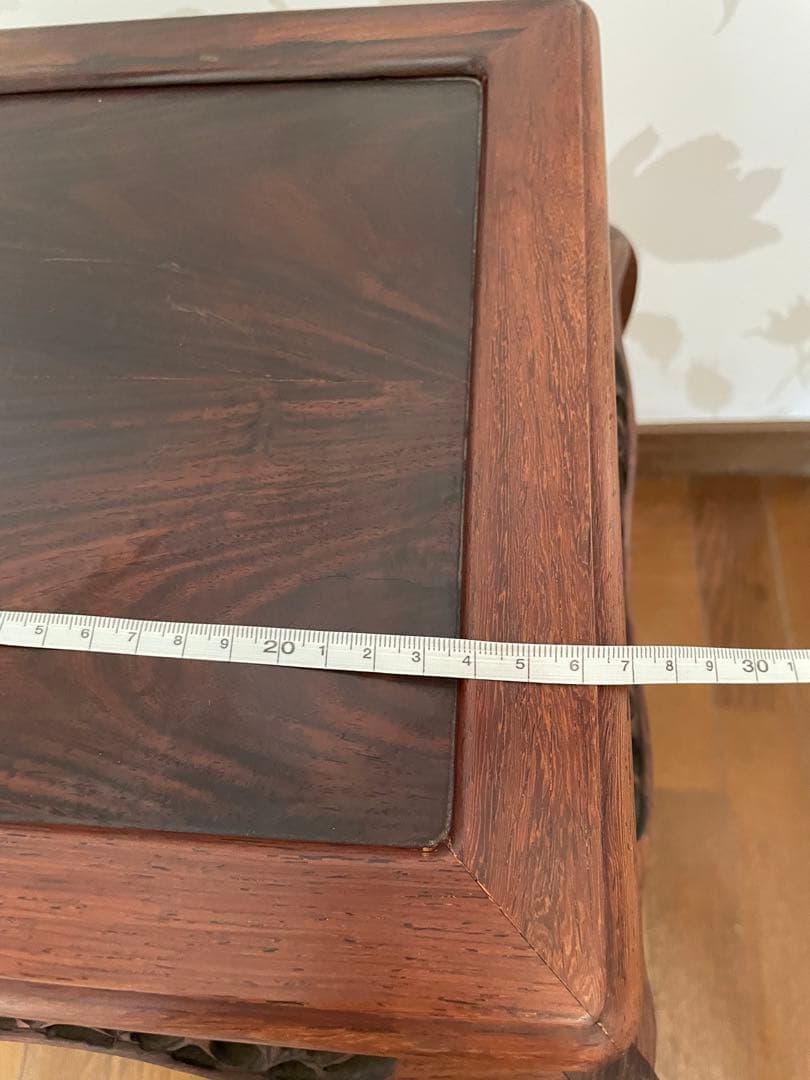 木製彫刻サイドテーブル 飾り棚 彫刻 唐木無垢材 猫脚 透かし彫刻彫り 高卓