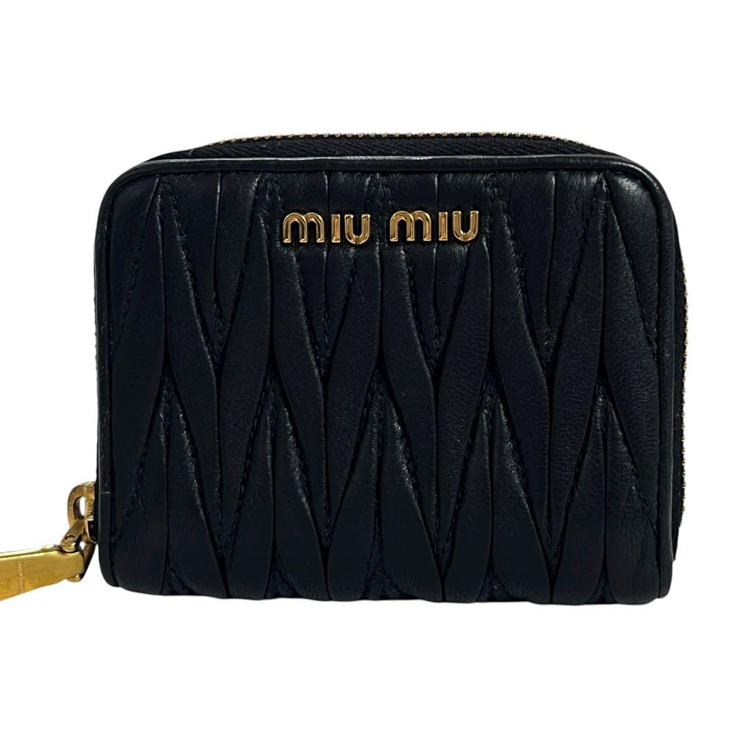 希少✨ミュウミュウ ケース ファスナー マトラッセ ロゴ金具 ブラック