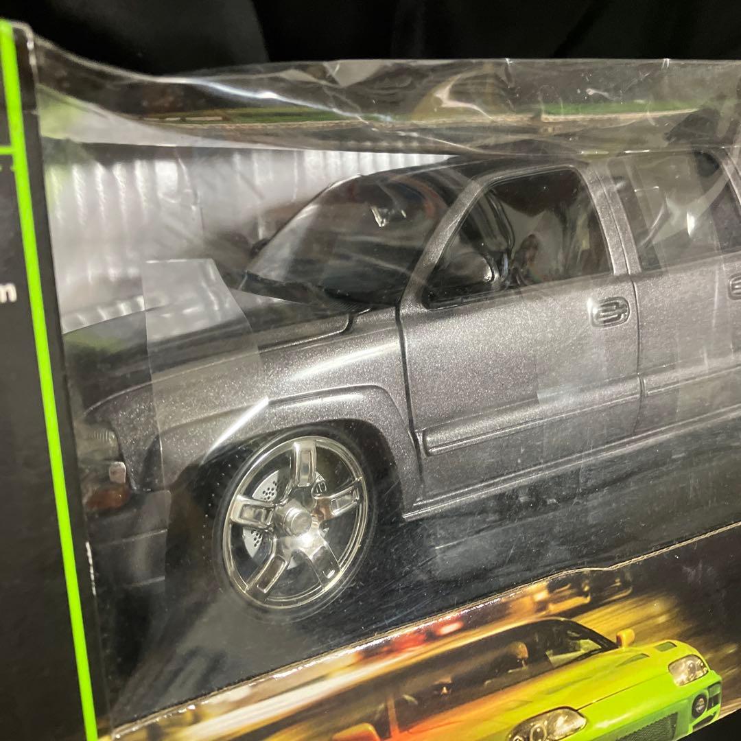 2000 CHEVY SUBERBAN 1/18 JOY RIDE 1:18 Chevrolet suburban Jada