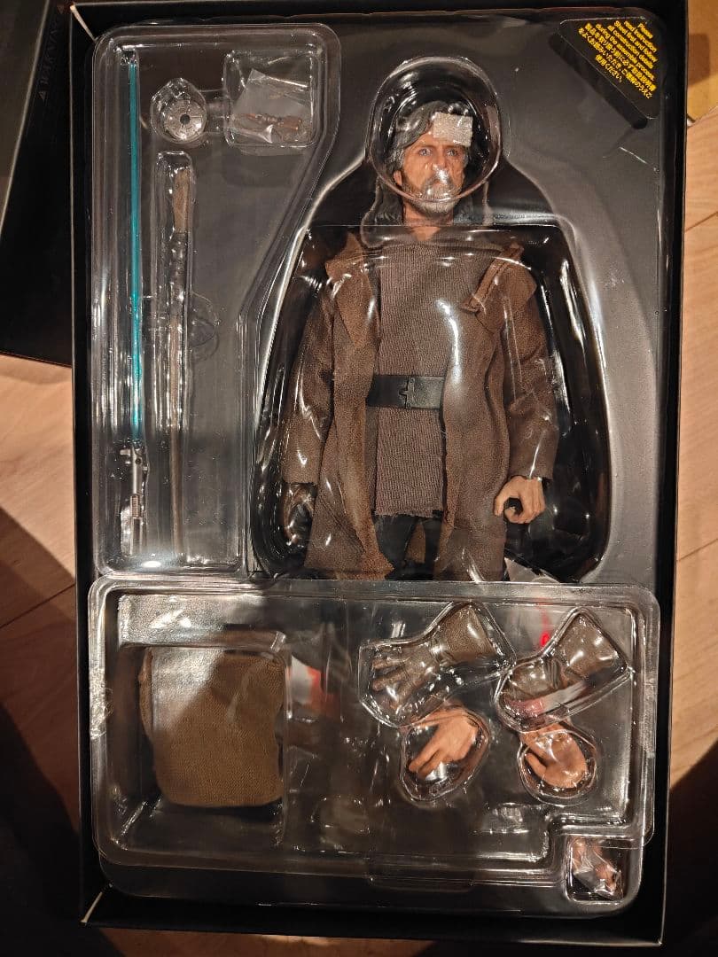 スターウォーズ ルーク・スカイウォーカー フィギュア　ホットトイズ EP8