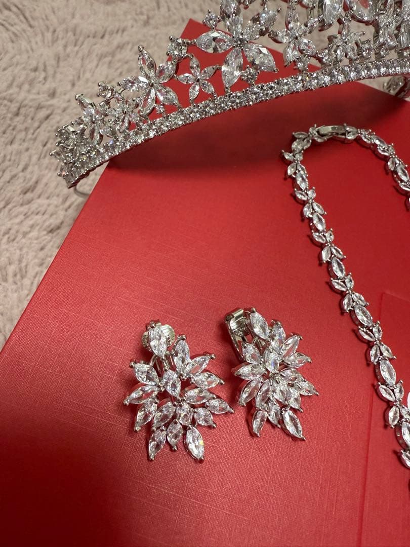 ティアラ　ネックレス　イヤリング　ウエディング　結婚式　ブライミーbrideme